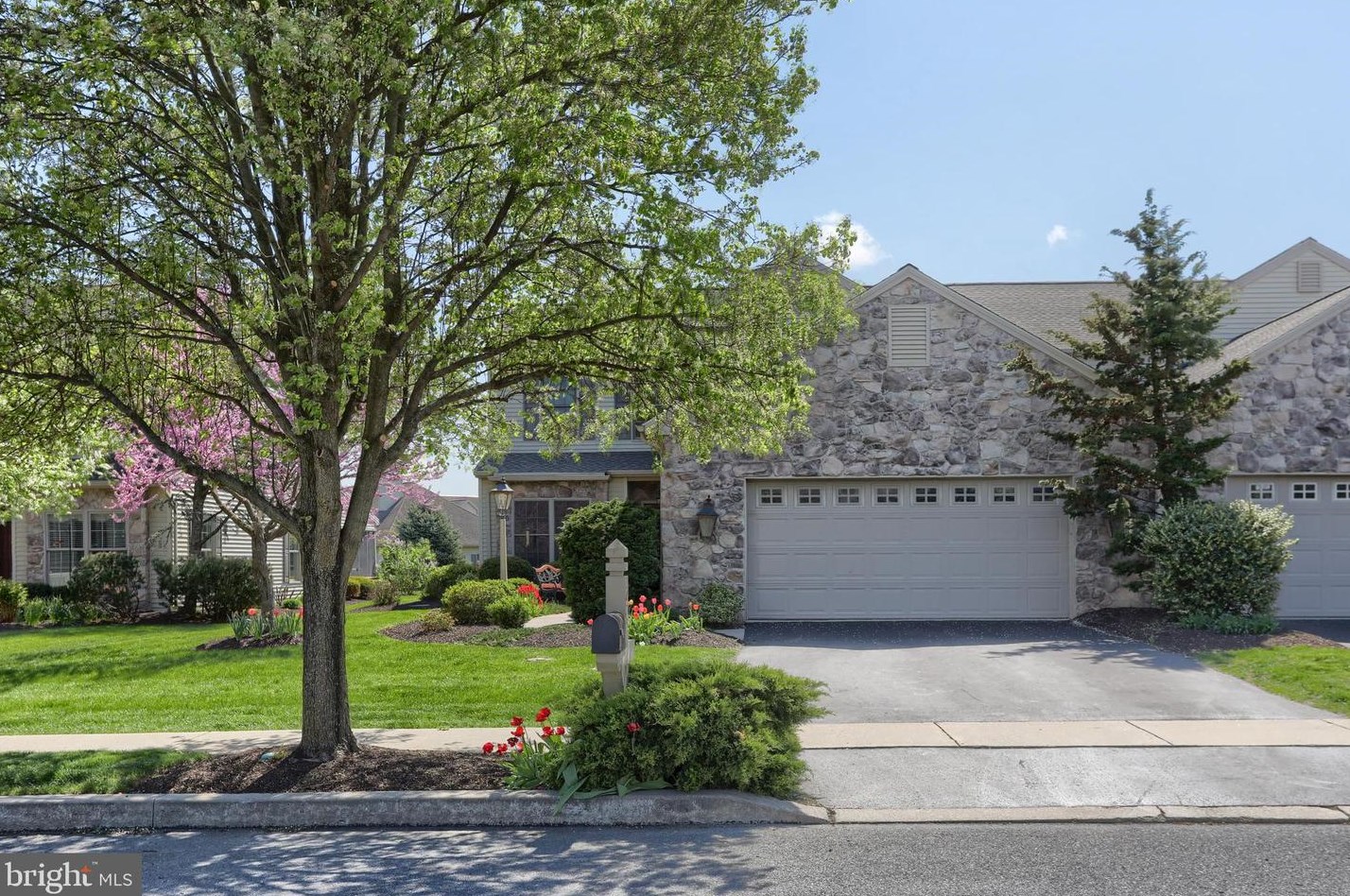 2409 Zell Ct, Hummelstown, PA 17036