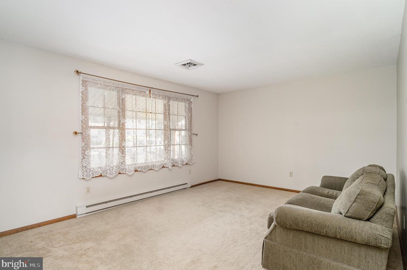 268 Kempton Ave, Harrisburg, PA 17111-3545