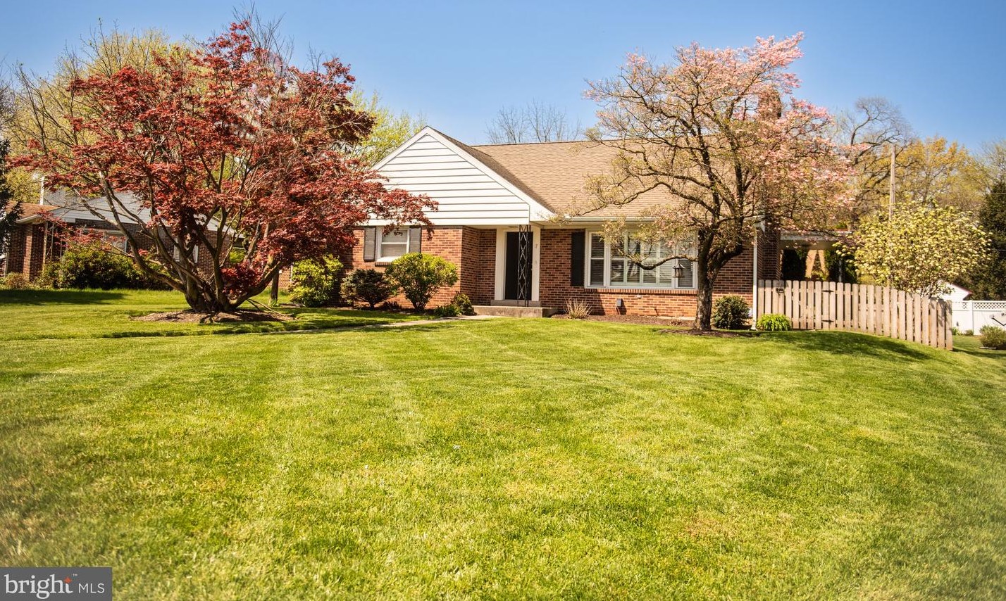 7 W Governor Rd, Swatara, PA 17033