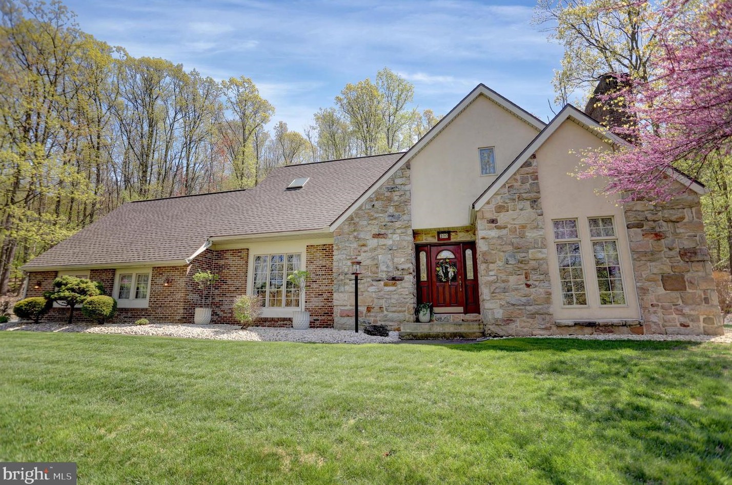 200 Oakland Acres Ln, Elizabethville, PA 17023