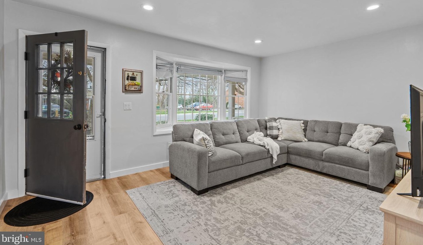 1232 Peggy Dr, Hummelstown, PA 17036