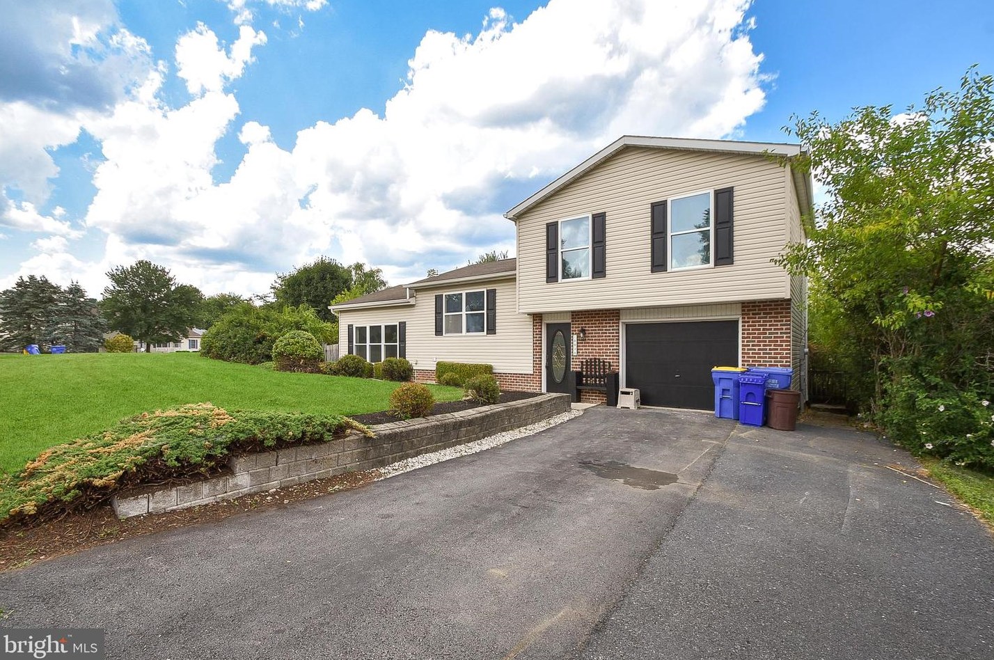 8838 Mckinley Ct, Hummelstown, PA 17036