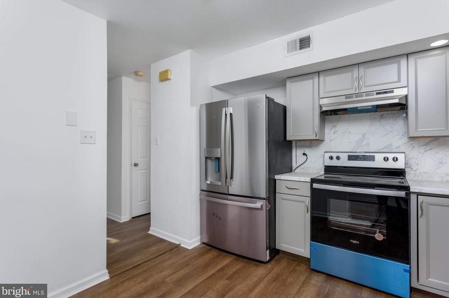 86 Hanover St, Hbg Inter Airp PA  17057-3407 exterior