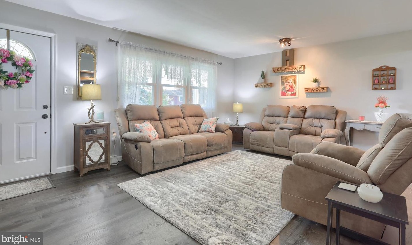 2923 Orchard Ln, Hbg Inter Airp PA  17057-5114 exterior