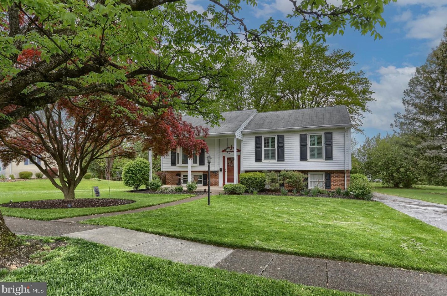 935 Briarcrest Dr, Swatara, PA 17033