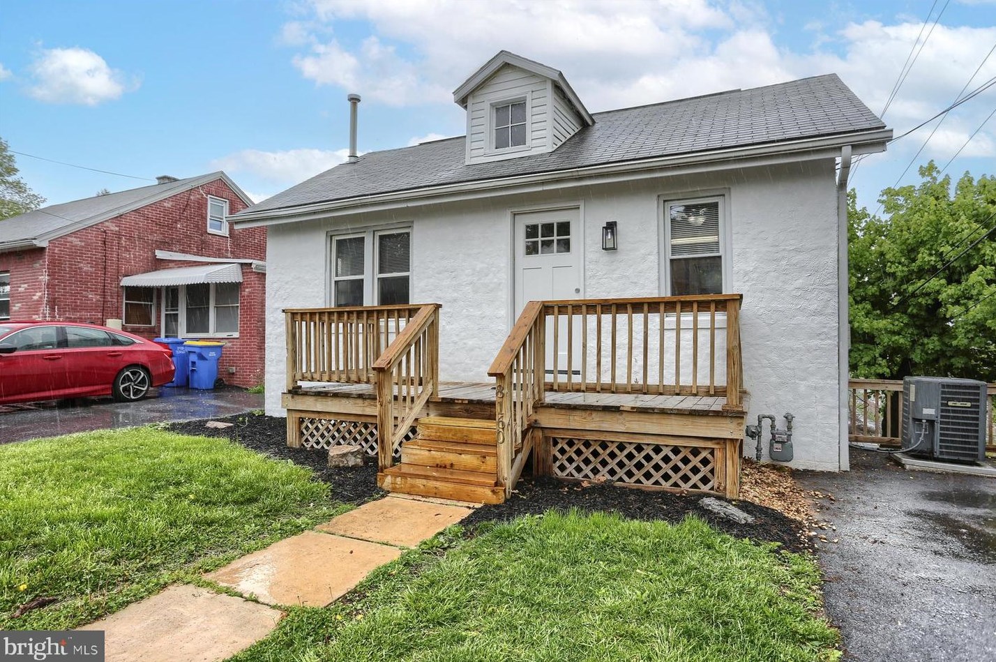 8160 Chambers Hill Rd, Harrisburg, PA 17111