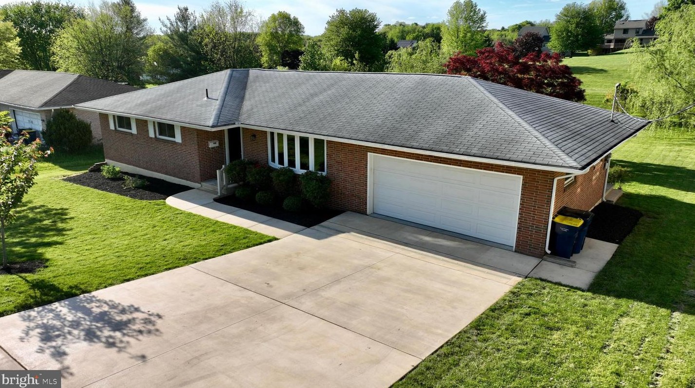 1508 Spring Garden Dr, Hbg Inter Airp PA  17057-3272 exterior