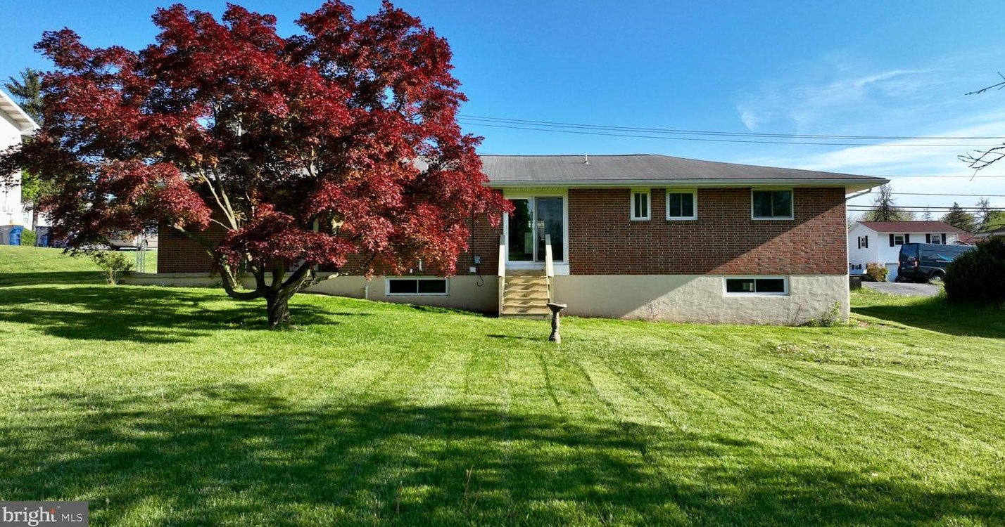 1508 Spring Garden Dr, Hbg Inter Airp PA  17057-3272 exterior