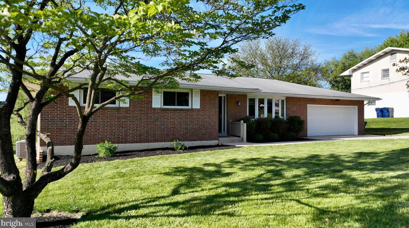 1508 Spring Garden Dr, Hbg Inter Airp, PA 17057
