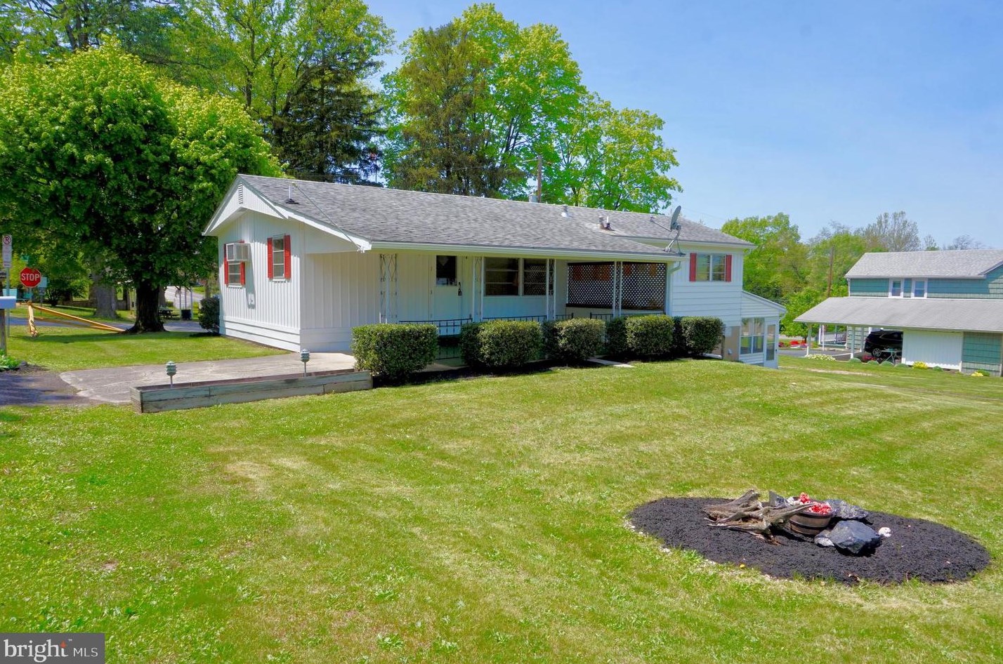 306 Park Dr, Elizabethville, PA 17023-8765