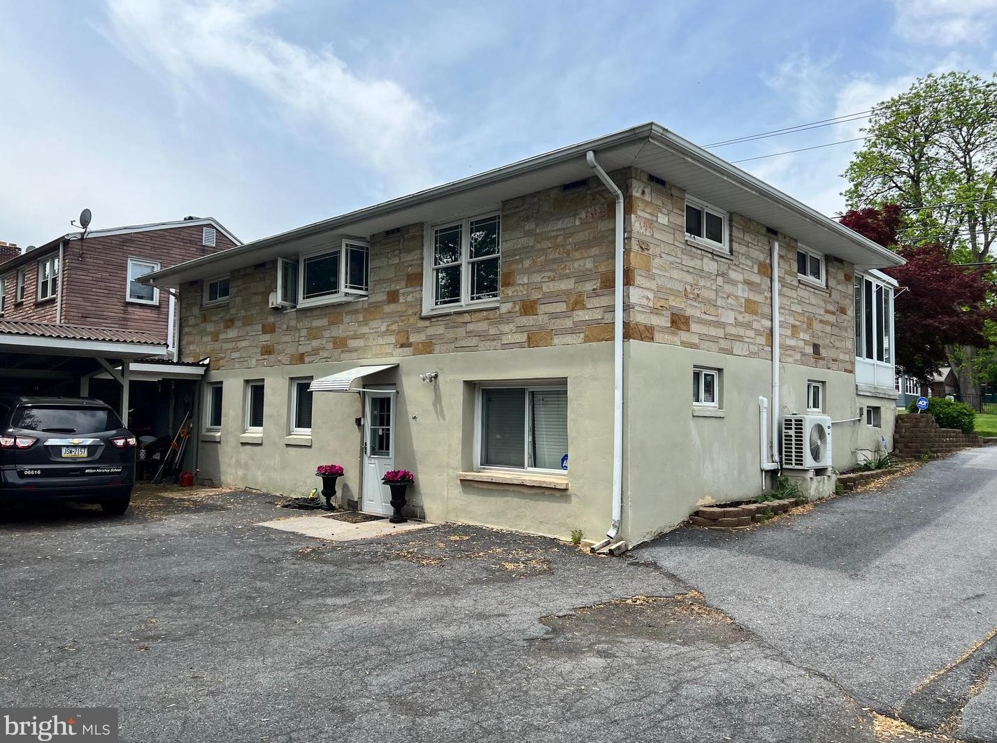 46 W Governor Rd, Swatara, PA 17033