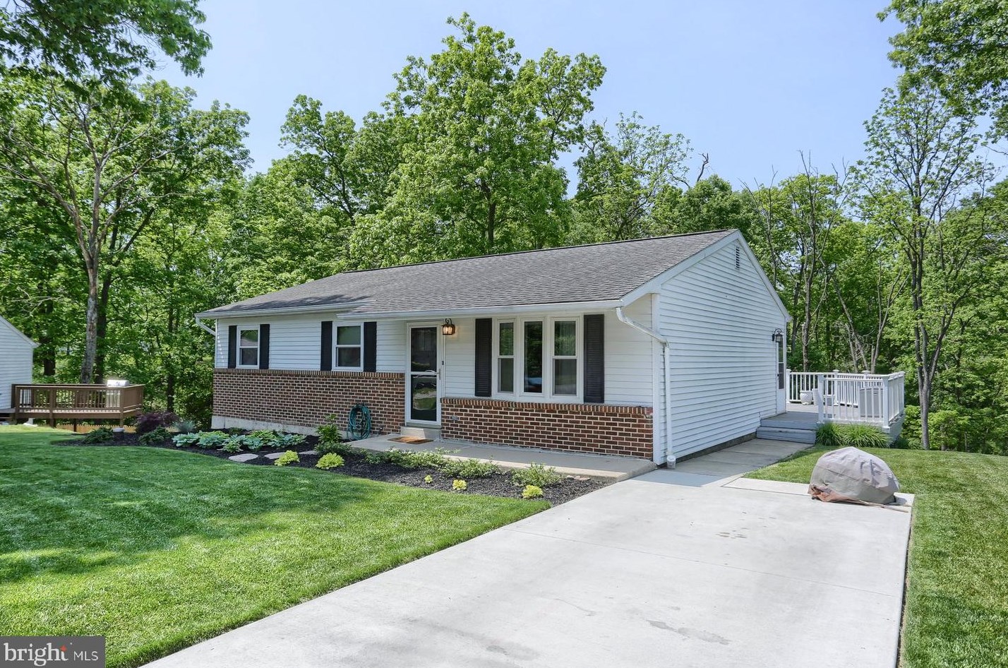 1114 Old Pond Rd, Harrisburg, PA 17112-3524