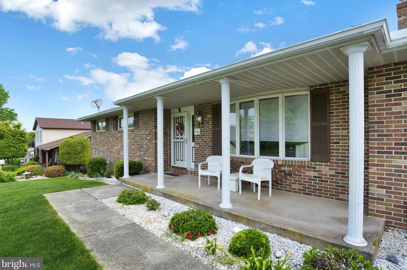 1805 Briarcreek Ln, Hbg Inter Airp, PA 17057