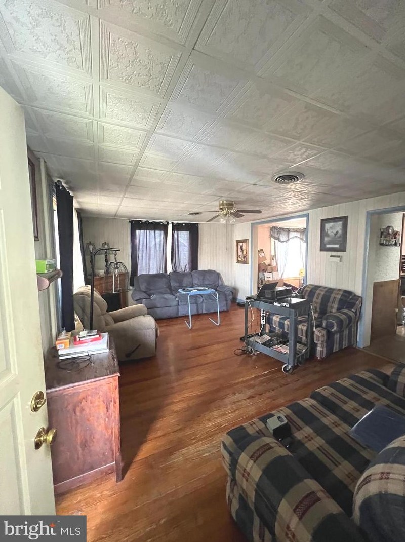 117 W Caracas Ave, Swatara, PA 17033