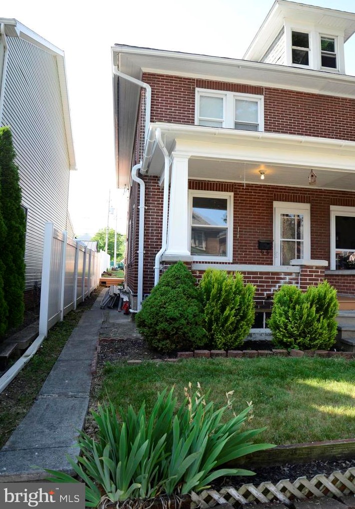 136 W Granada Ave, Swatara, PA 17033