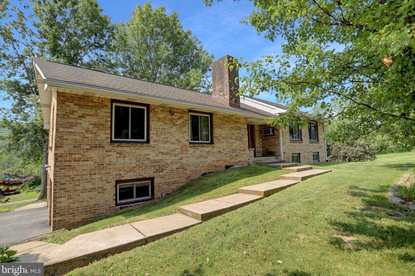 717 Pottsville St, Lykens, PA 17048