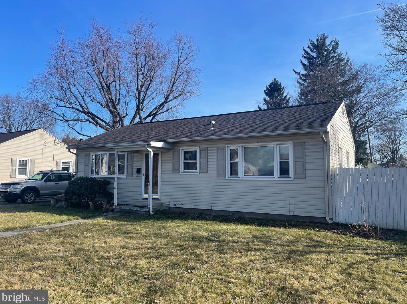 6 Runyon Rd, Hummelstown, PA 17036