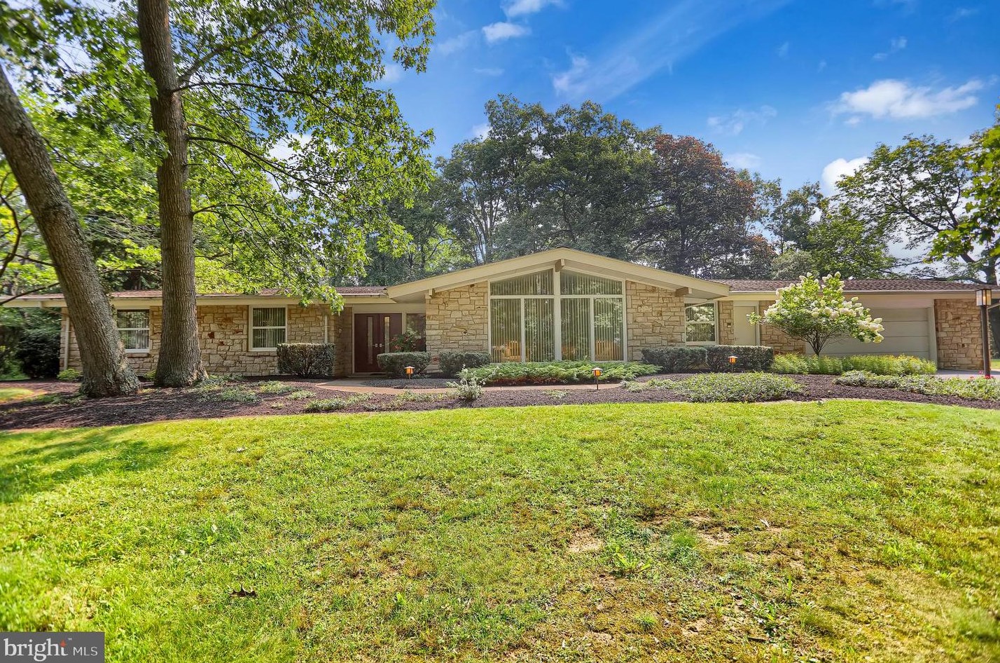 4 Dawn Dr, Lenkerville, PA 17061-1191