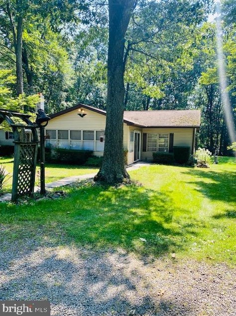 884 Mountain House Rd, Powells Vly, PA 17032-9735