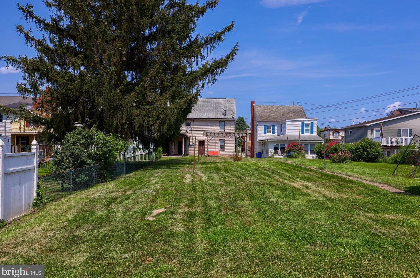 132 Main St, Hbg Inter Airp PA  17057-1215 exterior