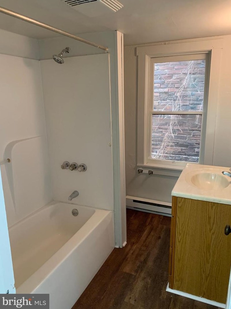 132 Main St, Hbg Inter Airp PA  17057-1215 exterior