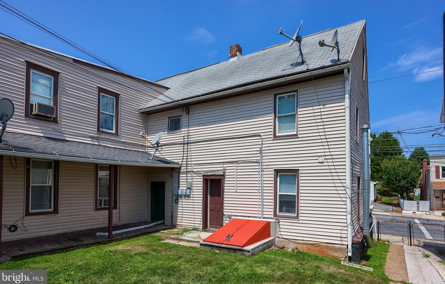 132 Main St, Hbg Inter Airp PA  17057-1215 exterior