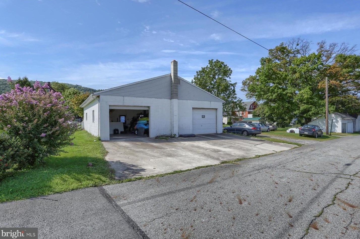 107 Broad St, Elizabethville PA  17023-8671 exterior