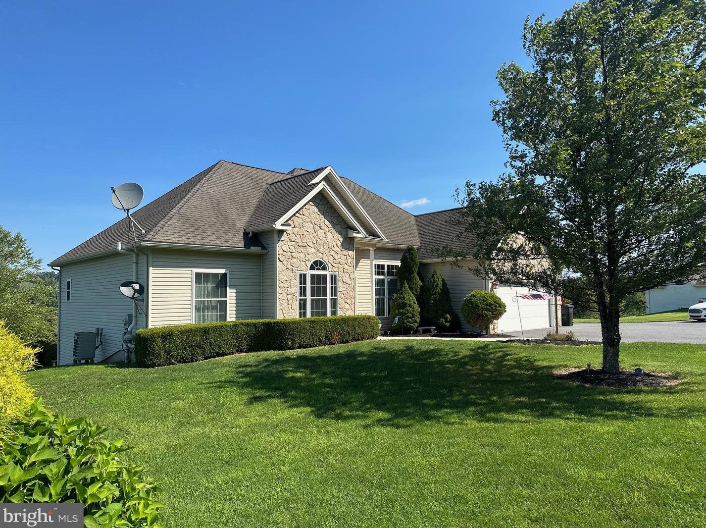 442 Camp Hebron Rd, Powells Vly, PA 17032