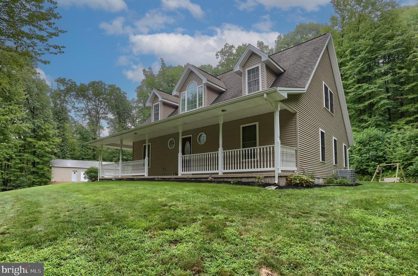 615 Dividing Ridge Rd, Powells Vly, PA 17032-8855