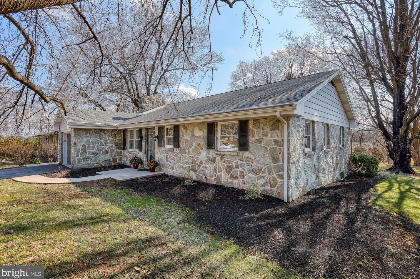 48 Valley Rd, Hummelstown, PA 17036