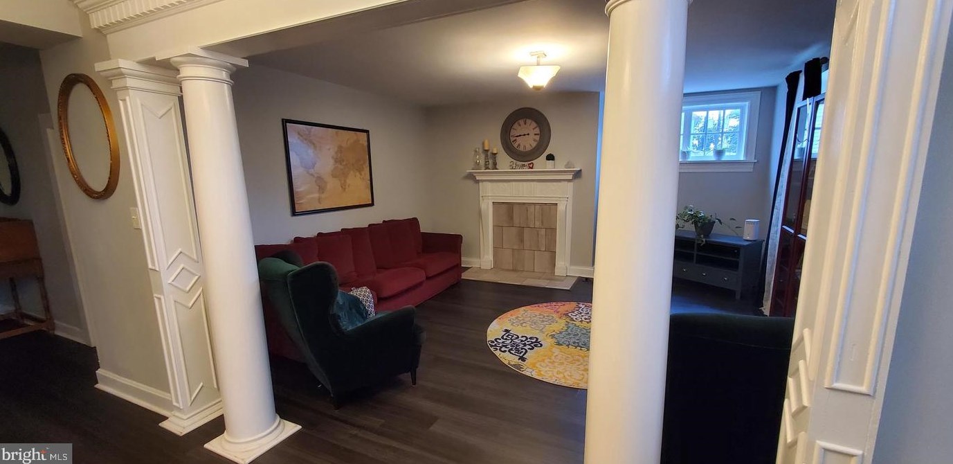 104 Main St, Hbg Inter Airp PA 17057-1216 exterior