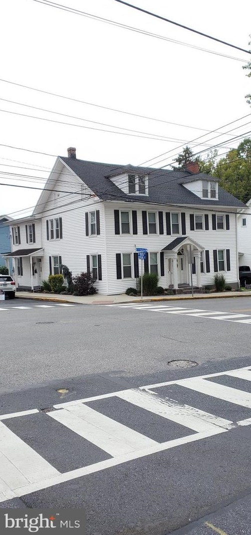 104 Main St, Hbg Inter Airp PA  17057-1215 exterior