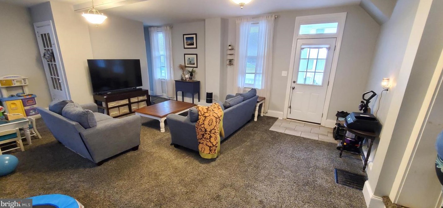 104 Main St, Hbg Inter Airp PA 17057-1216 exterior