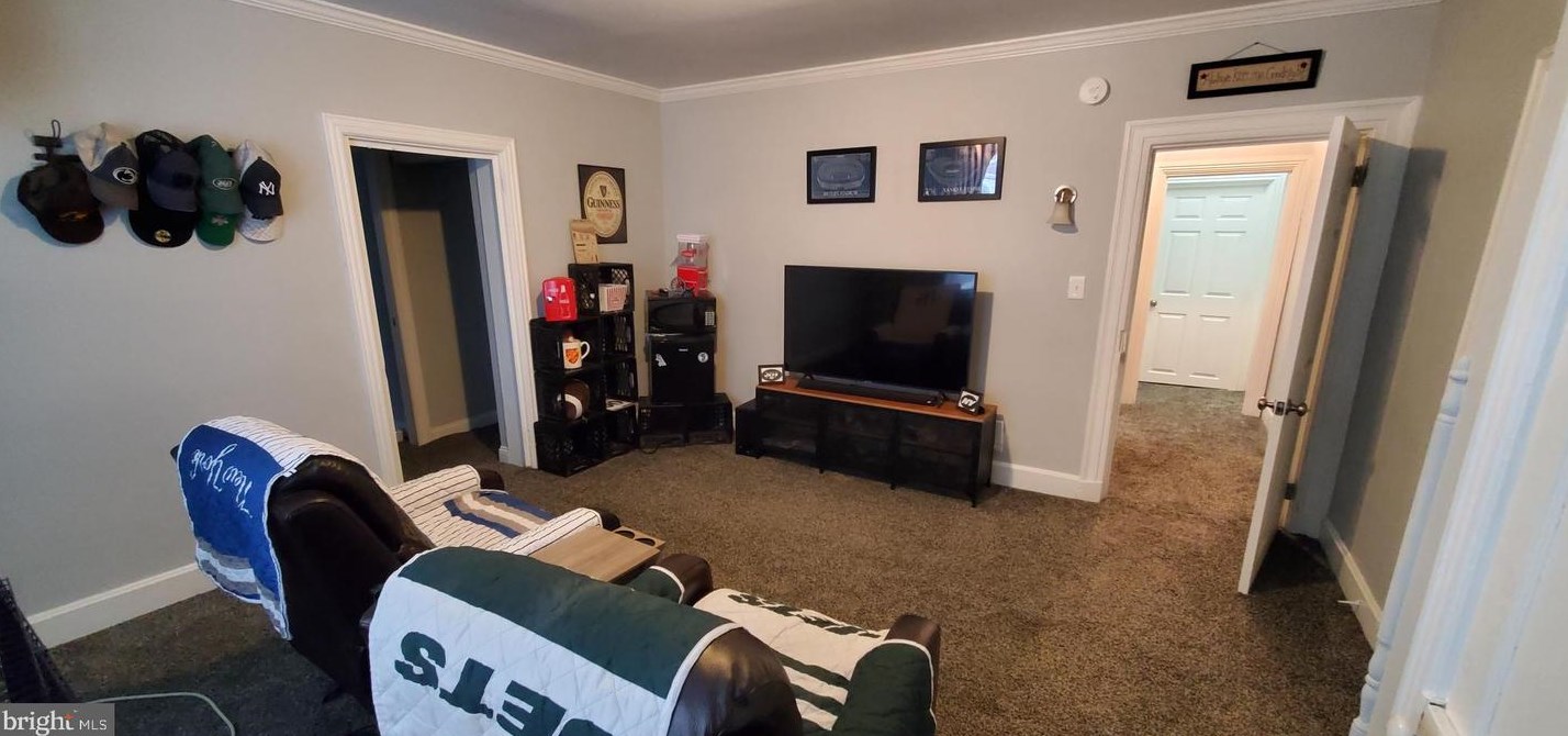 104 Main St, Hbg Inter Airp PA 17057-1216 exterior