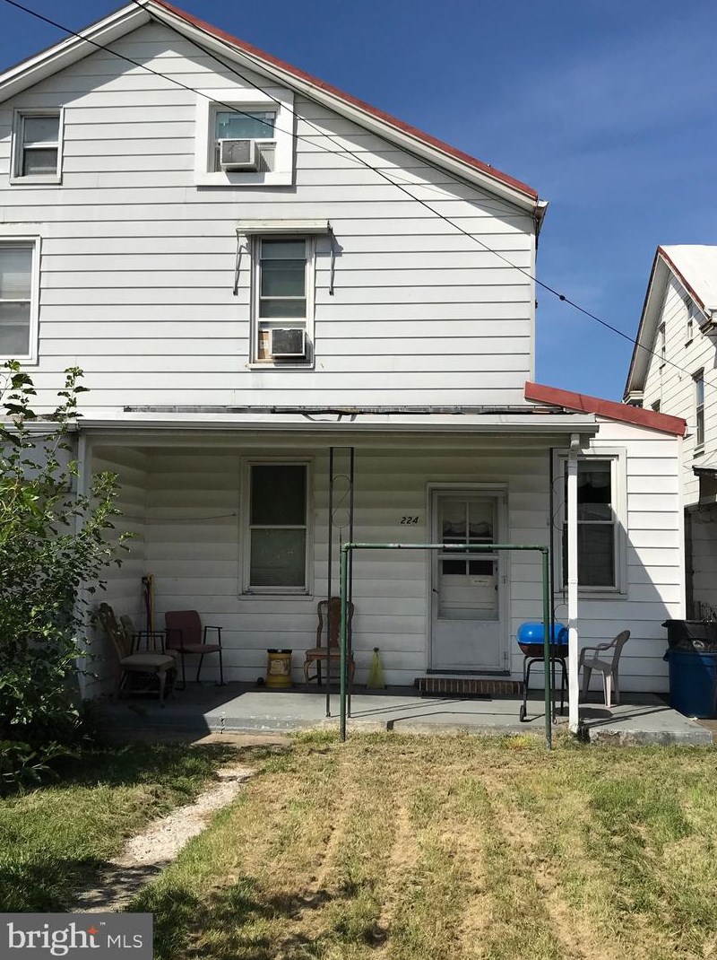 224 Locust St, Harrisburg, PA 17113-2332
