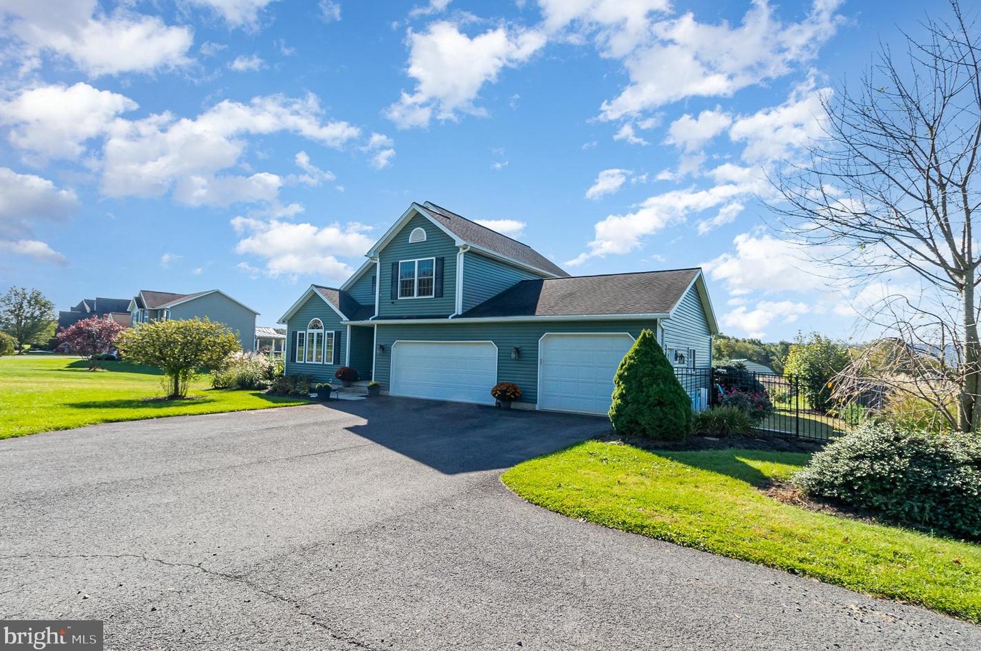 707 Ridge Rd, Powells Vly, PA 17032-9611