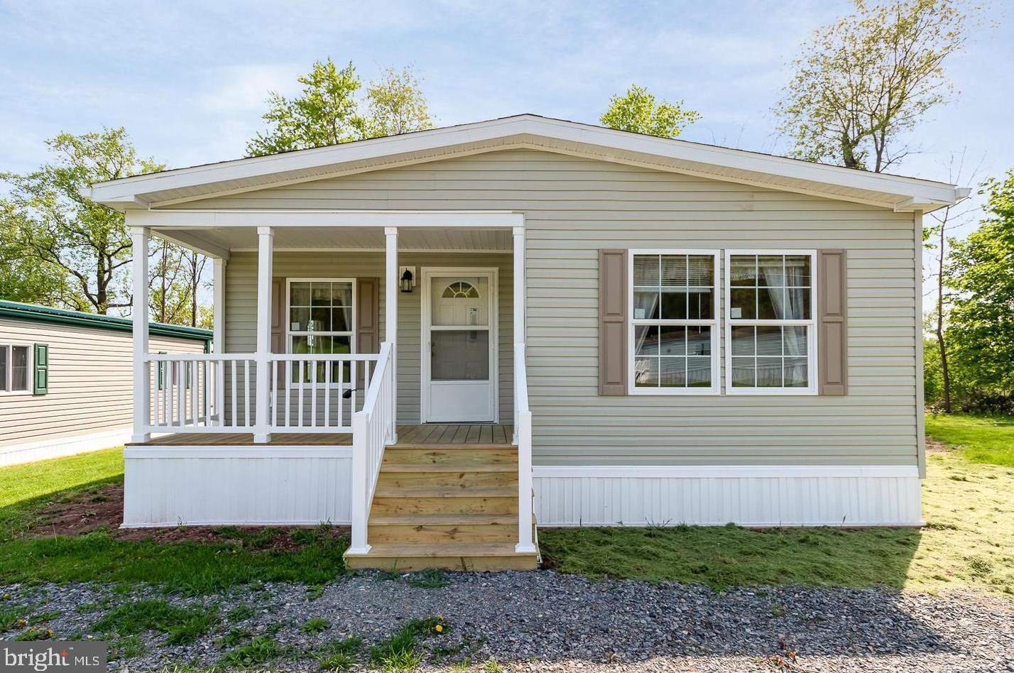 18 Elmer Ave, Powells Vly, PA 17032-9429