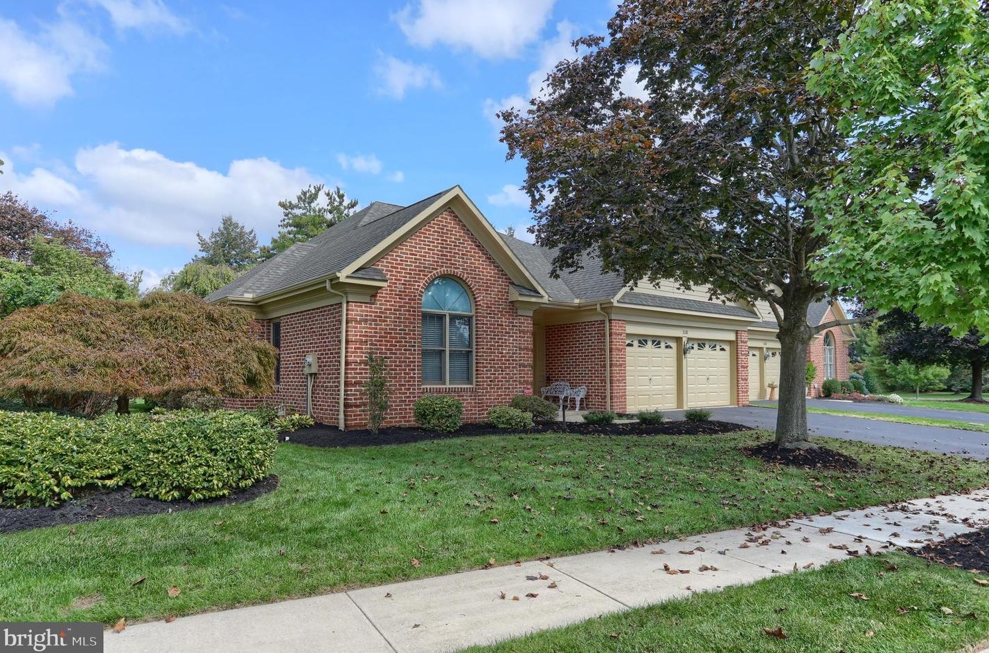 126 Almond Dr, Swatara, PA 17033