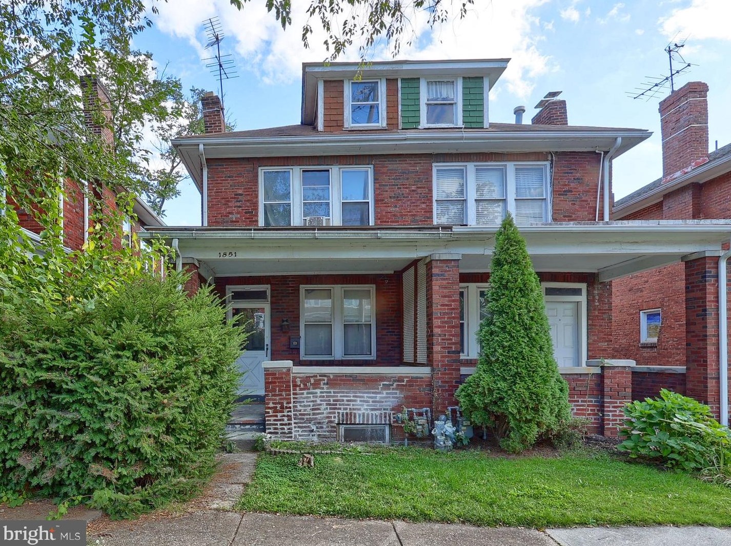 1851 Holly St, Harrisburg PA  17104-1201 exterior