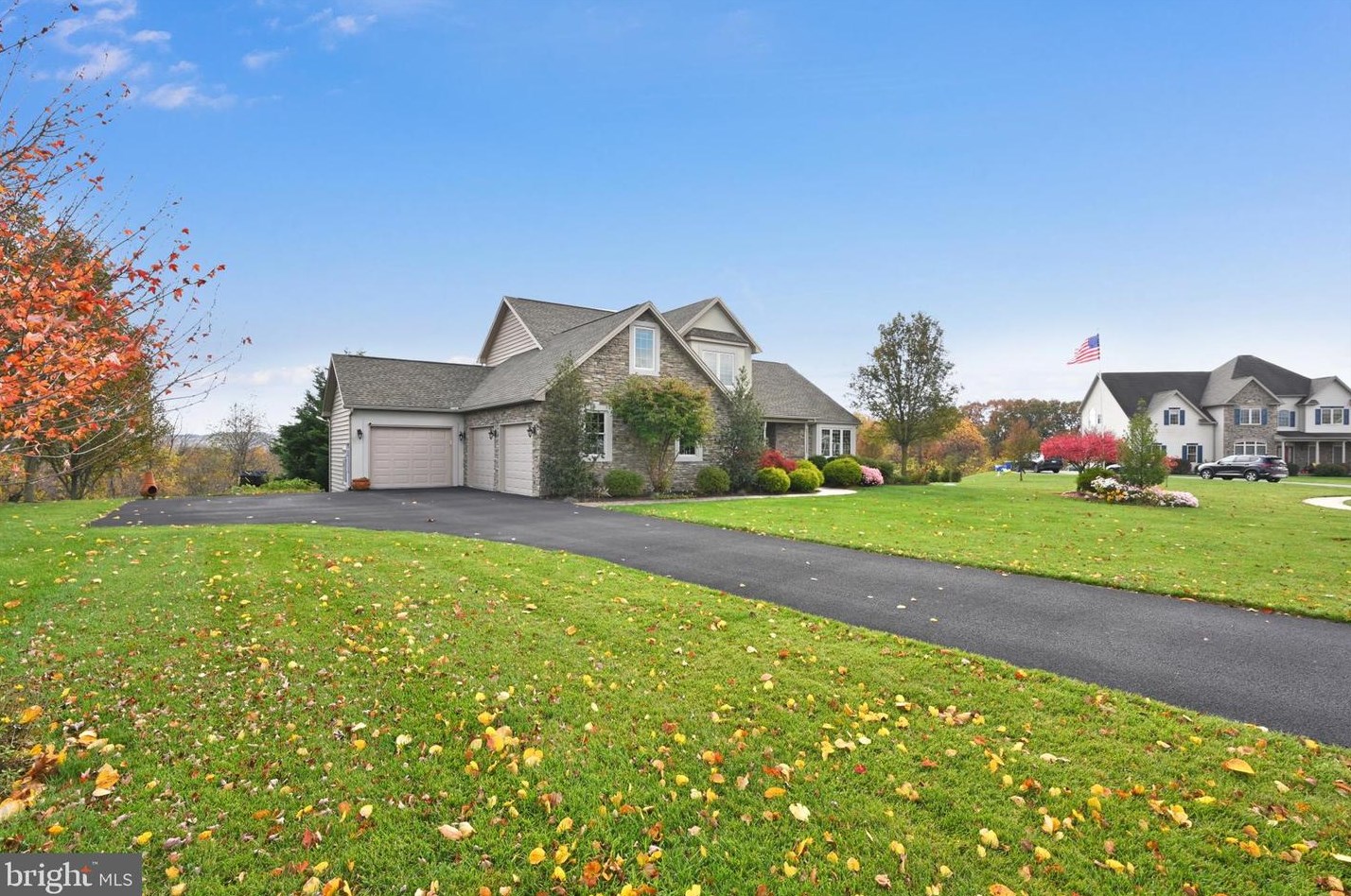 5 Harvey Cir, Hummelstown, PA 17036