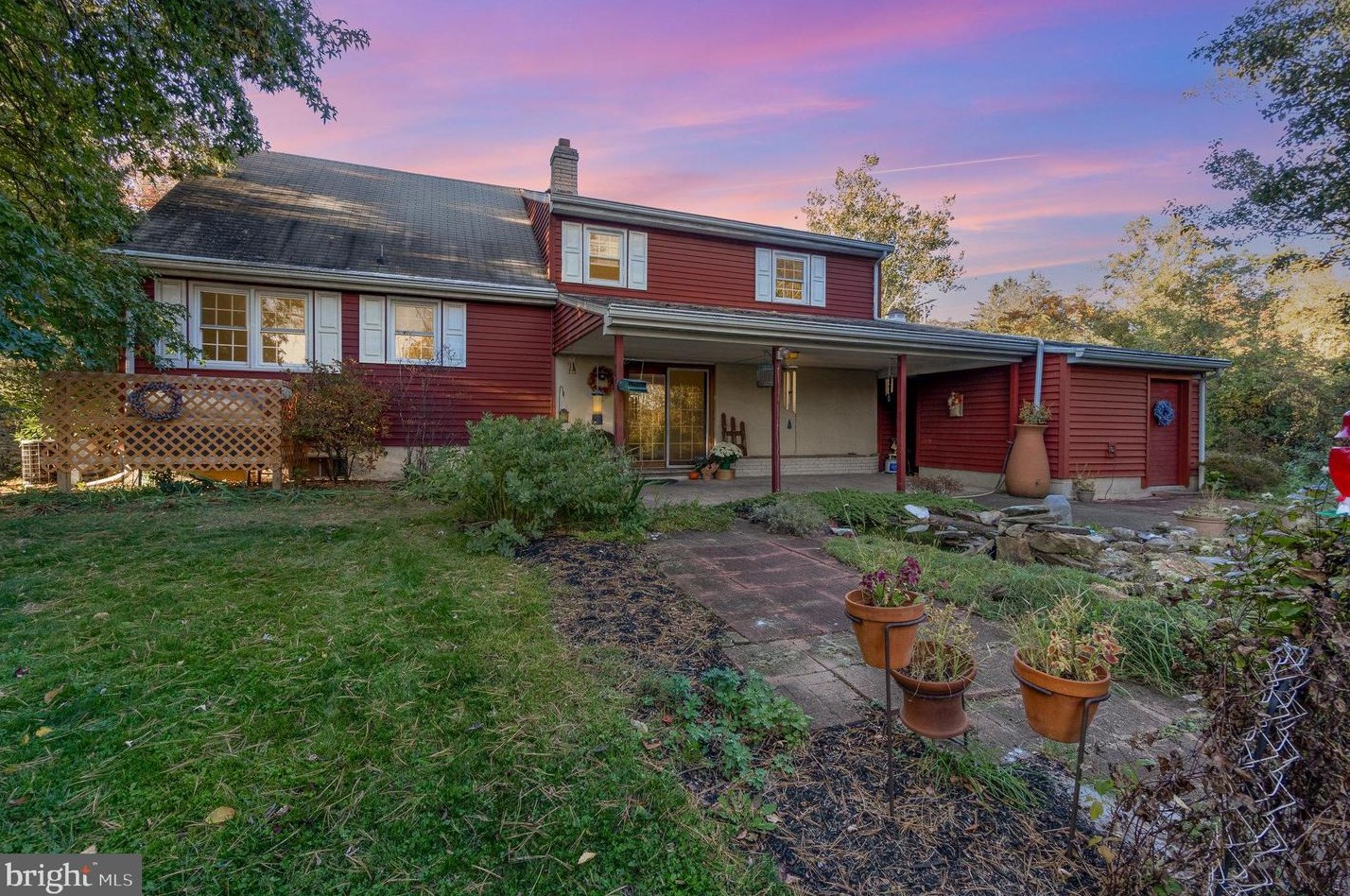 698 Mountain Rd, Water Gap, PA 17018