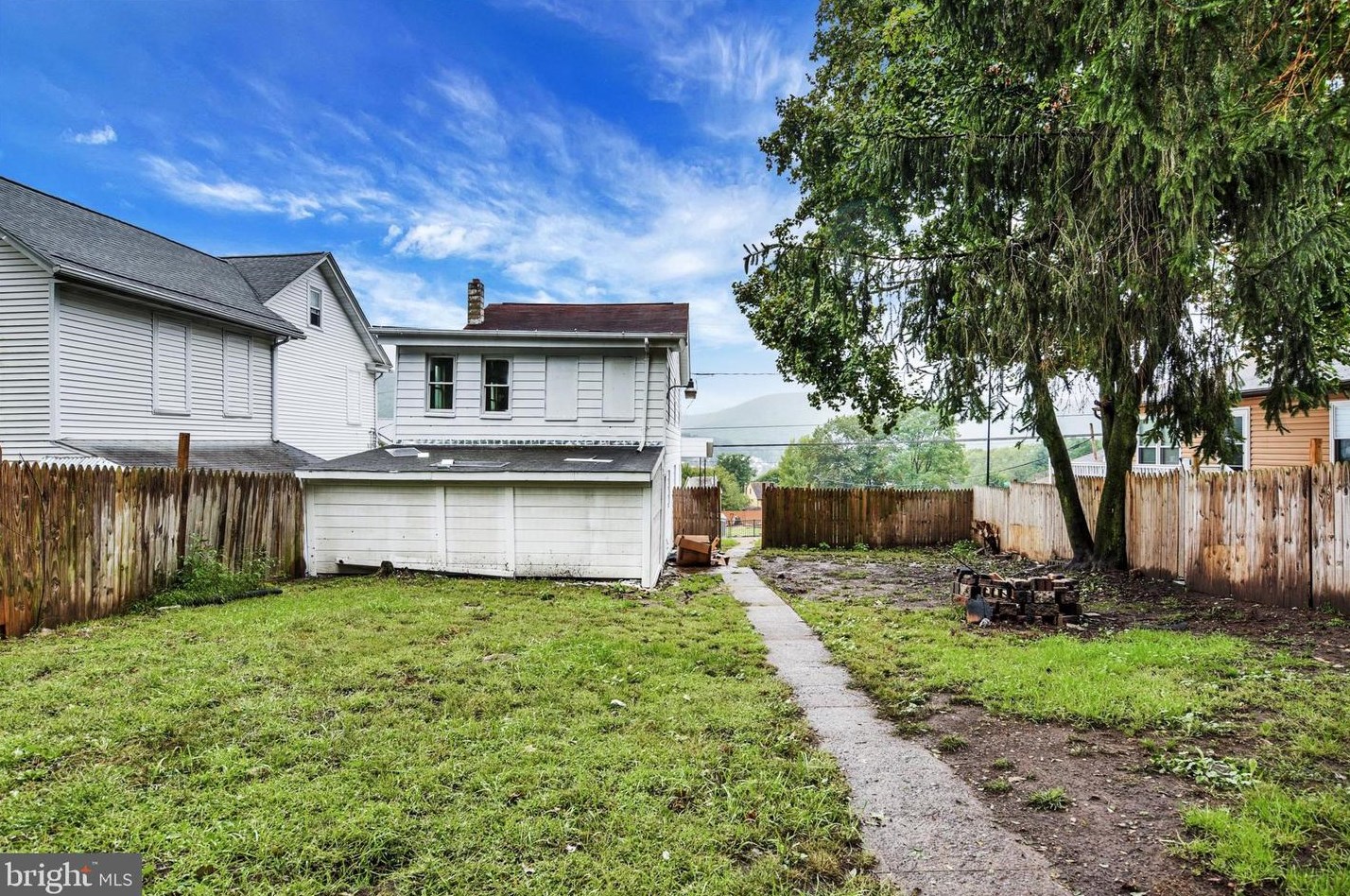 302 Pottsville St, Lykens, PA 17048