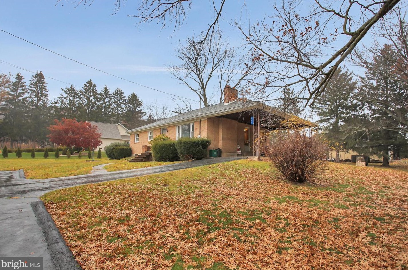 751 Sunbeam Dr, Water Gap, PA 17018