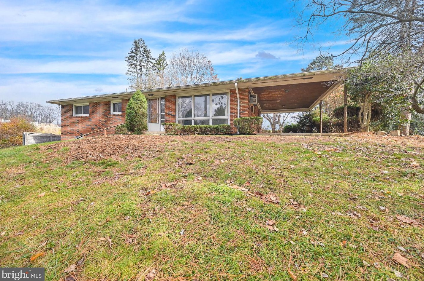 1074 Lumber St, Hbg Inter Airp, PA 17057-3239