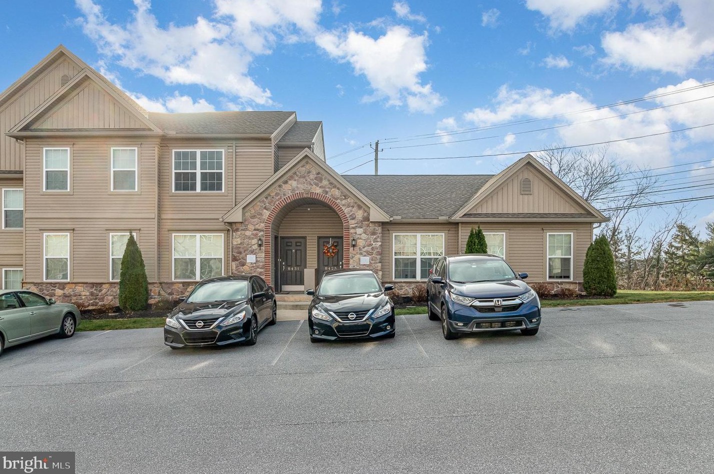 8431 Hilton St, Hummelstown, PA 17036