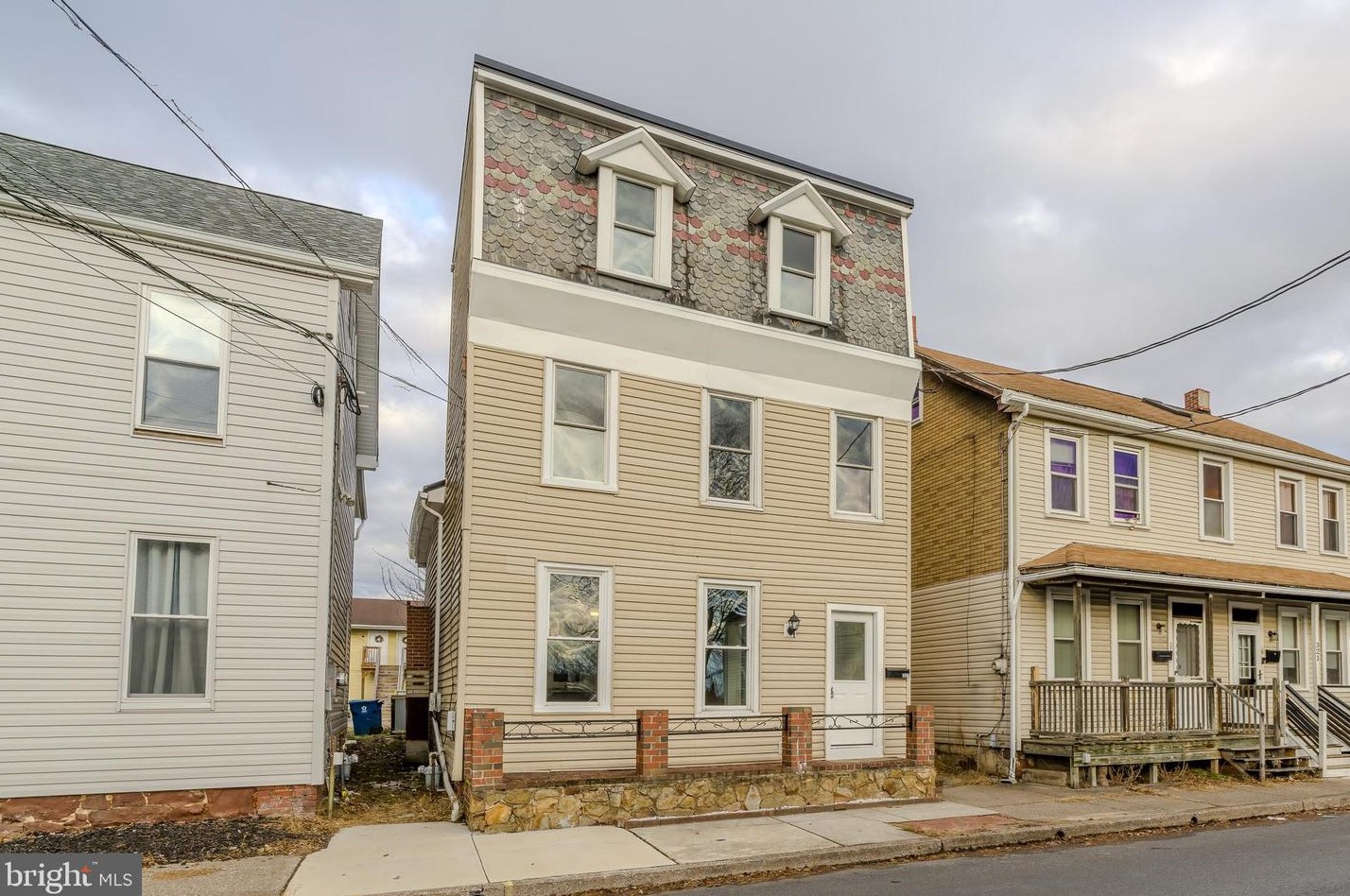 327 Ann St, Hbg Inter Airp, PA 17057