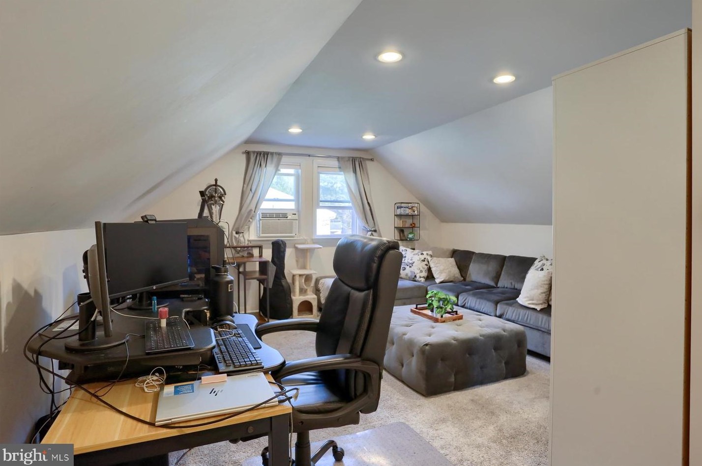 216 Fairville Ave, Harrisburg PA  17112-9701 exterior