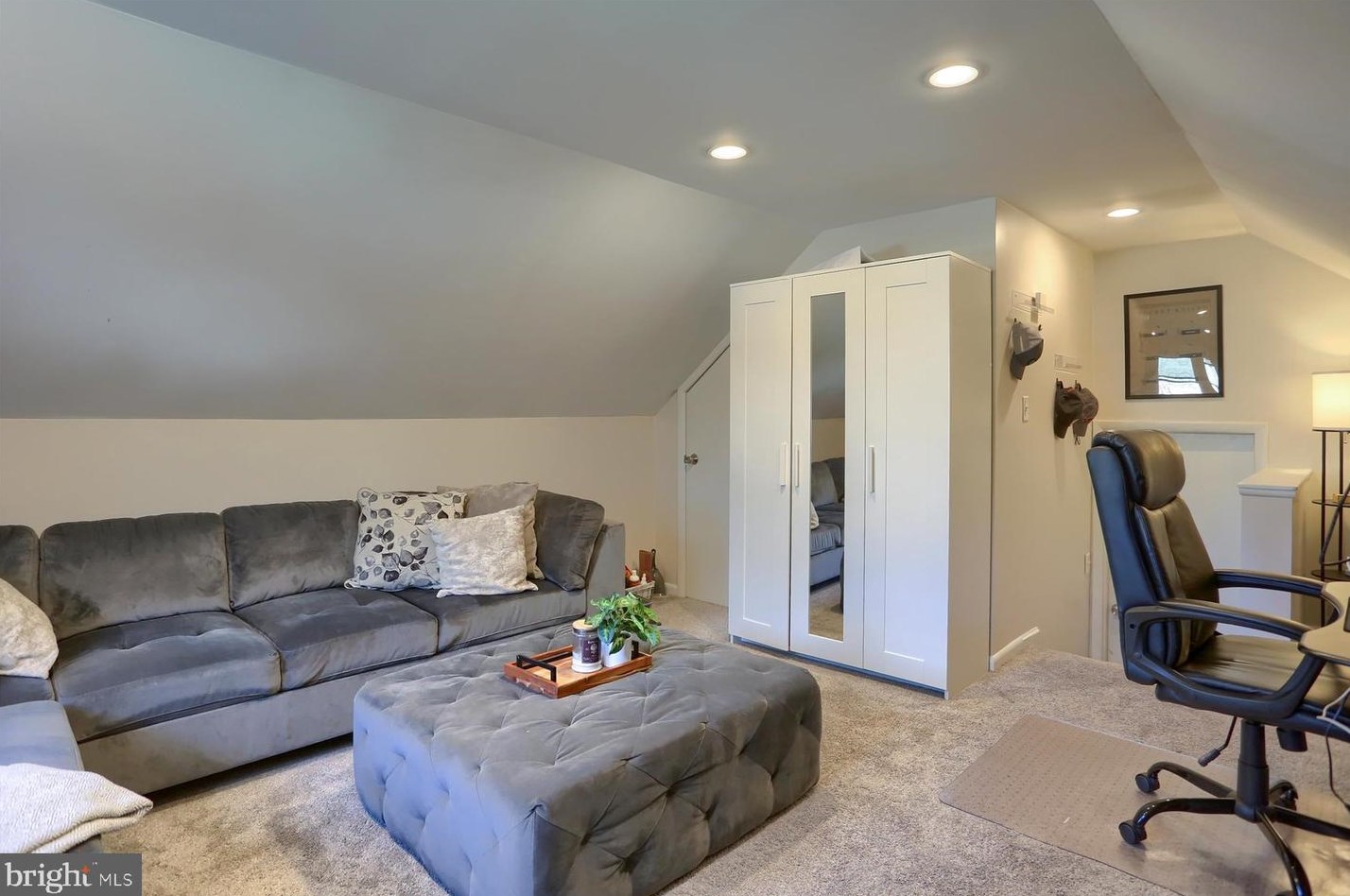 216 Fairville Ave, Harrisburg PA  17112-9701 exterior