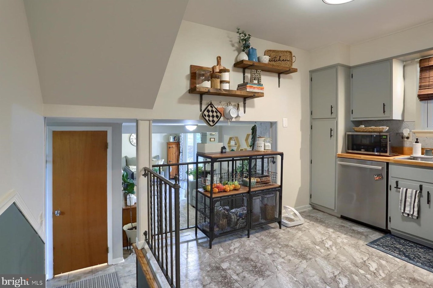 216 Fairville Ave, Harrisburg PA  17112-9701 exterior