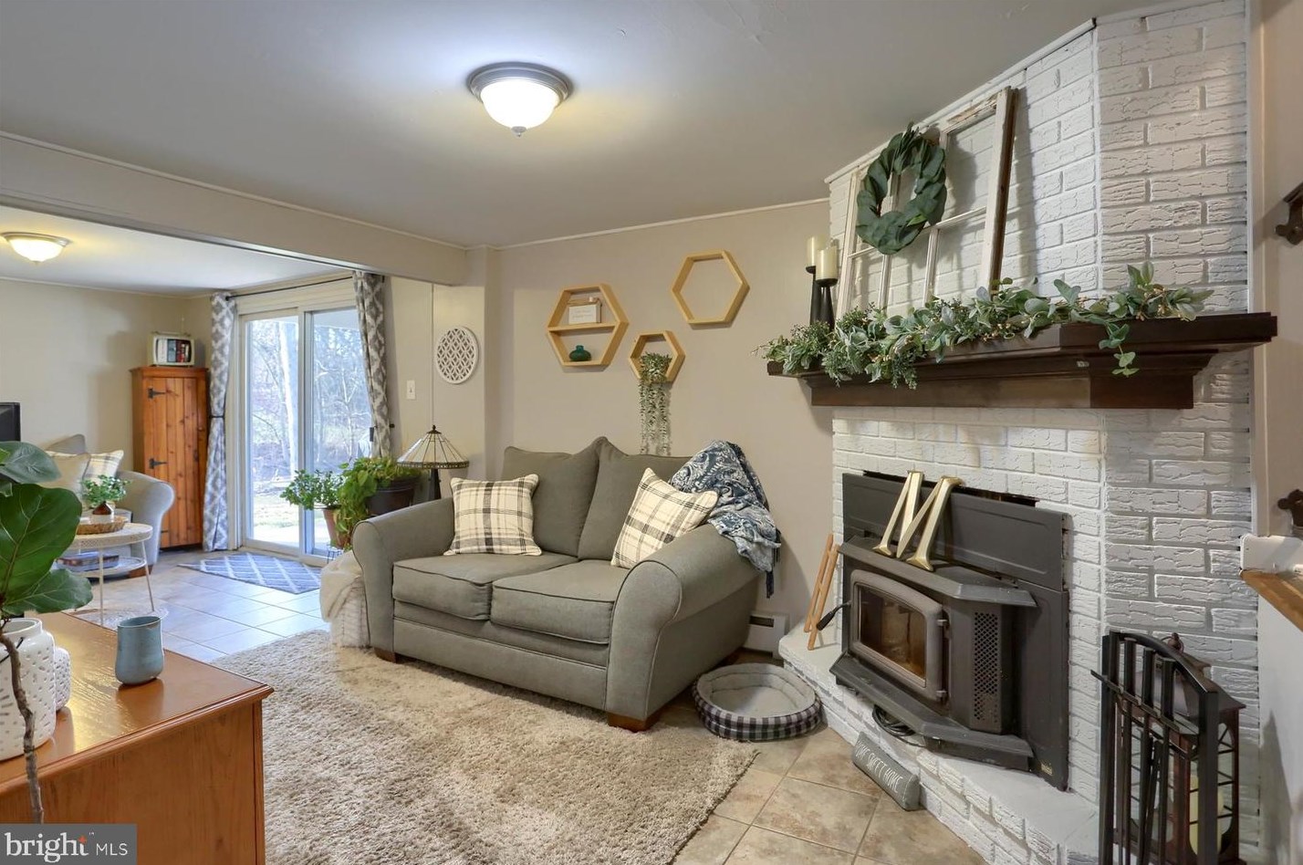 216 Fairville Ave, Harrisburg PA  17112-9701 exterior